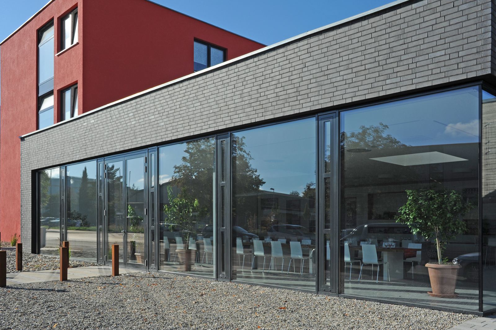 Glasfront des HubRaum
