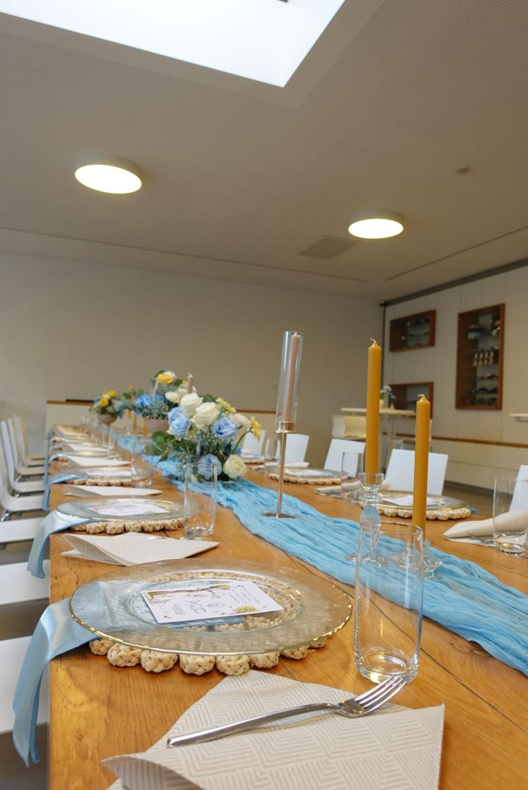 Babyparty im HubRaum — liebevoll gedeckte Tafel